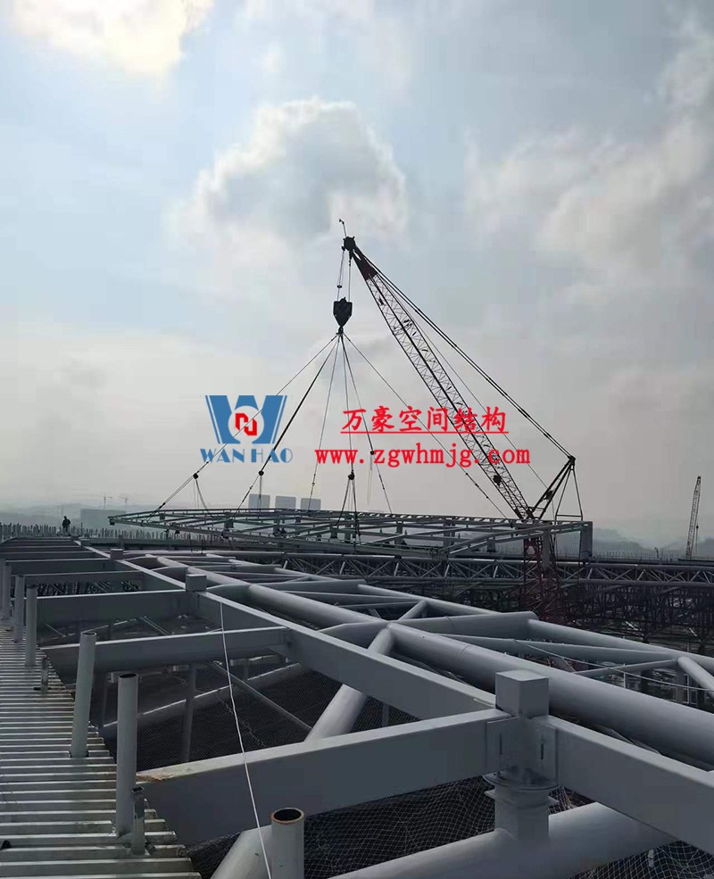 重慶龍興足球場ETFE屋面膜結構工程屋面鋼結構完成,膜結構安裝中 重慶龍興足球場ETFE屋面膜結構工程屋面鋼結構完成,膜結構安裝中