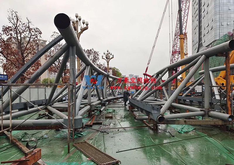 明宇廣場6號地塊商業(yè)（萬達廣場）改造項目鋼膜結構ETFE蓋頂天幕工程開始施工