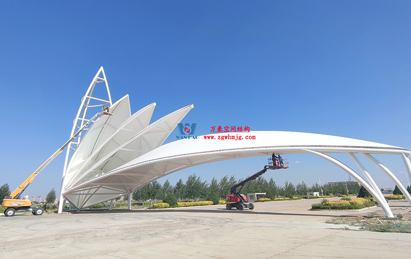 陜西定邊馬蓮灘沙漠公園鋼膜結(jié)構(gòu)工程“奮力快跑”，工程“進度條”刷新了!