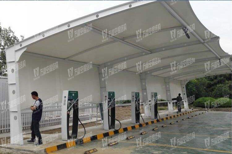 充電樁膜結(jié)構(gòu)車棚有什么特點(diǎn)？為何如此受歡迎？